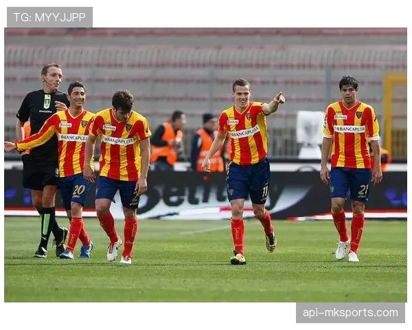 保级关键战：萨勒尼塔纳迎战莱切，输球一方将深陷降级区